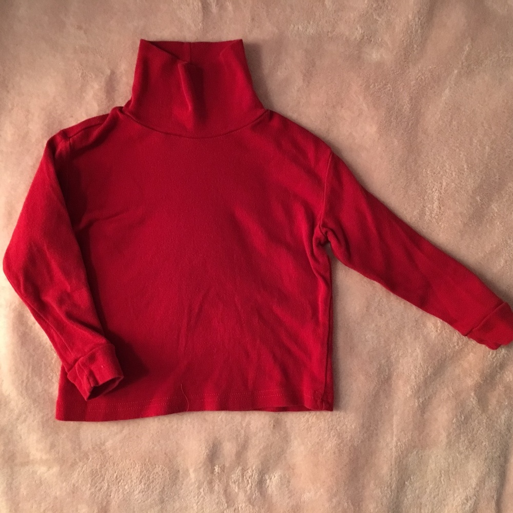 RED TURTLE NECK